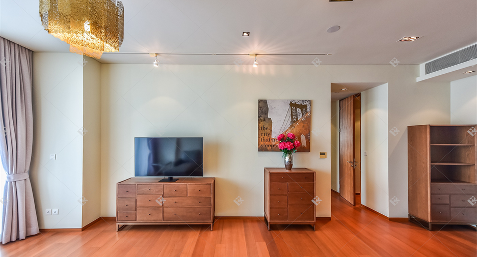 For rent 2 bedrooms condo in Sathon, Bangkok