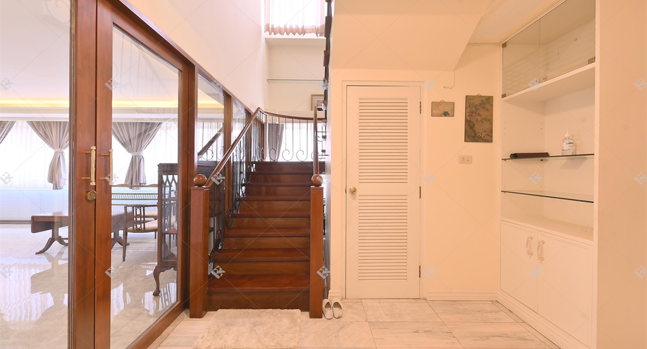 Wohnung zur Miete mit 3 Zimmer in Khlong Toei, Bangkok