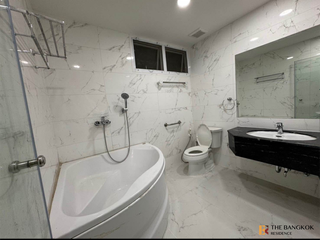 À louer 2 chambres condo à Pathum Wan, Bangkok