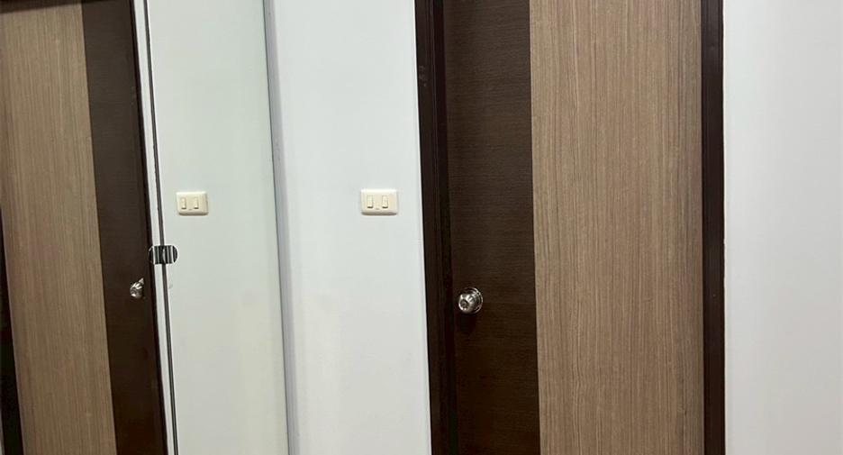 For rent 2 bedrooms condo in Bang Kho Laem, Bangkok