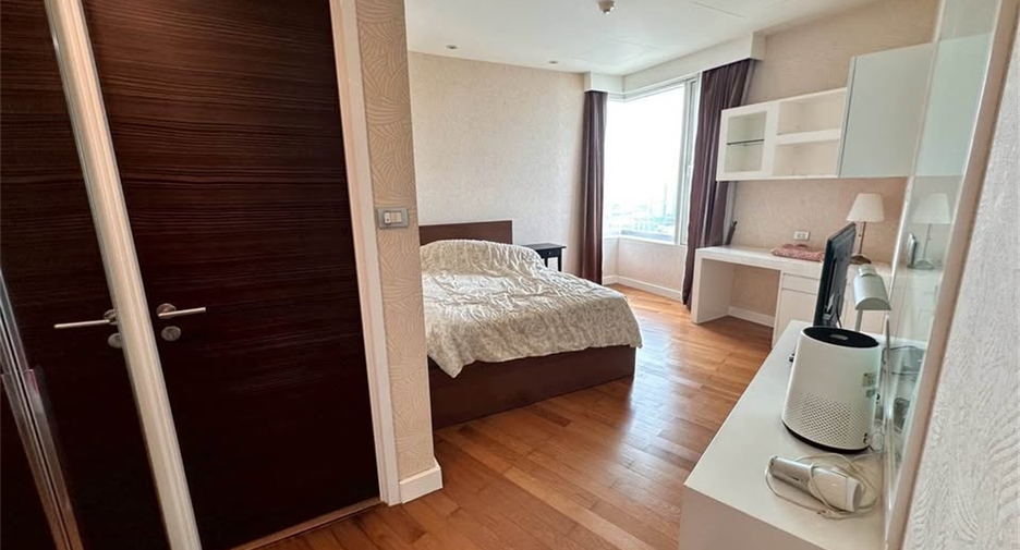 For rent 4 bedrooms condo in Bang Kho Laem, Bangkok