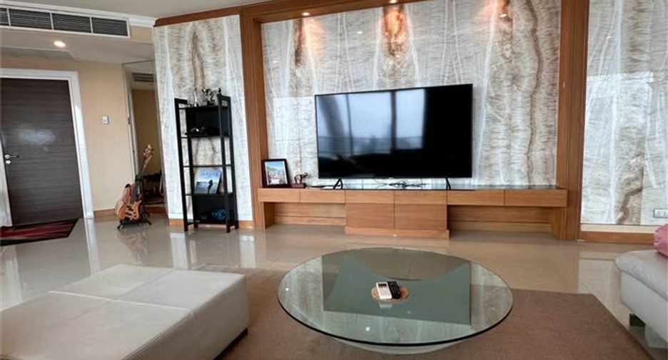 For rent 4 bedrooms condo in Bang Kho Laem, Bangkok