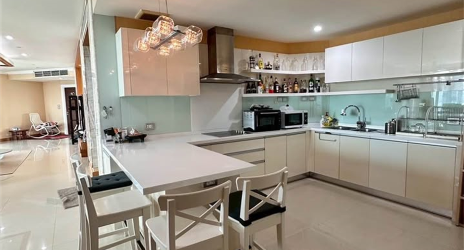 For rent 4 bedrooms condo in Bang Kho Laem, Bangkok