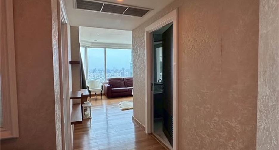 For rent 4 bedrooms condo in Bang Kho Laem, Bangkok