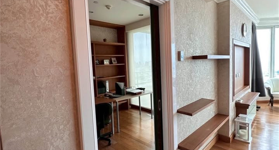 For rent 4 bedrooms condo in Bang Kho Laem, Bangkok
