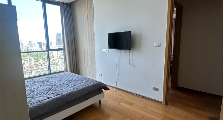 For sale 3 bedrooms condo in Khlong Toei, Bangkok