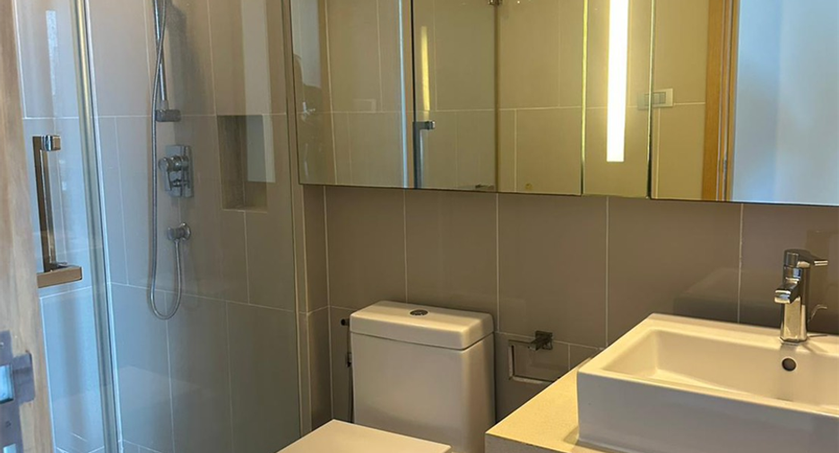 For sale 3 bedrooms condo in Khlong Toei, Bangkok