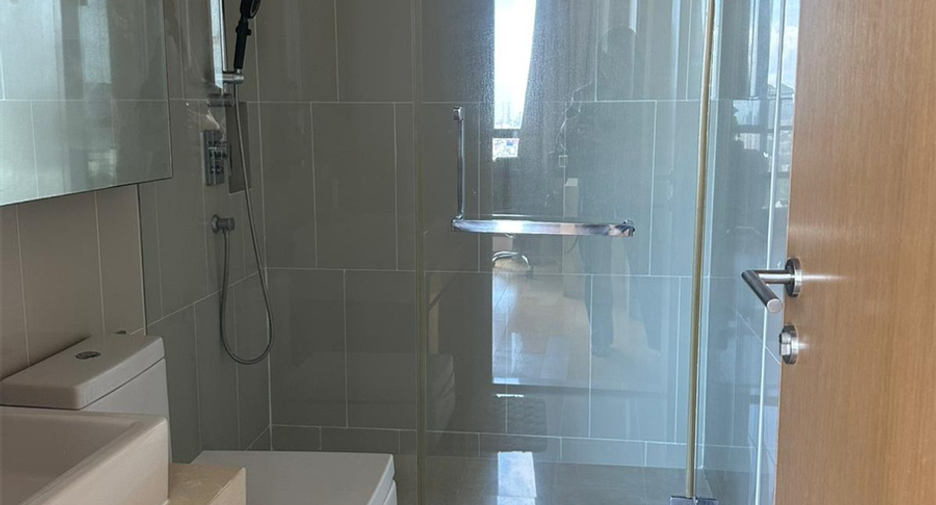 For sale 3 bedrooms condo in Khlong Toei, Bangkok
