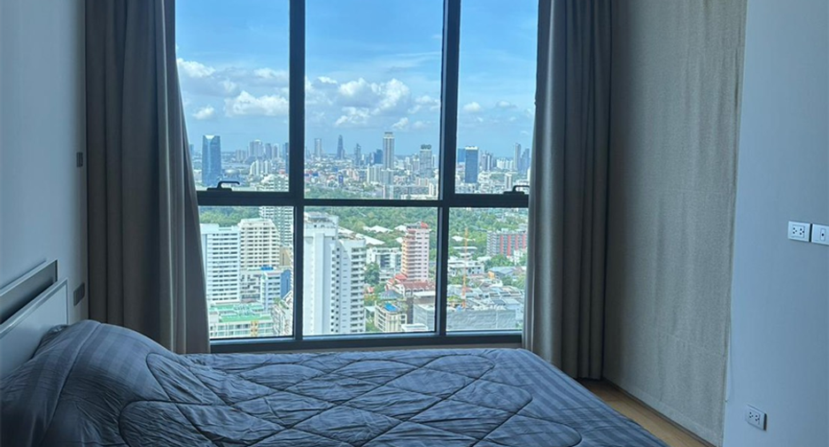 For sale 3 bedrooms condo in Khlong Toei, Bangkok