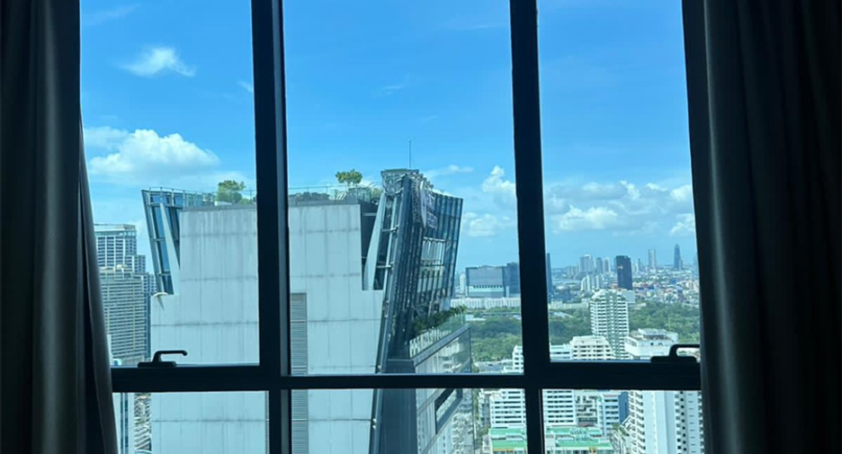 For sale 3 bedrooms condo in Khlong Toei, Bangkok