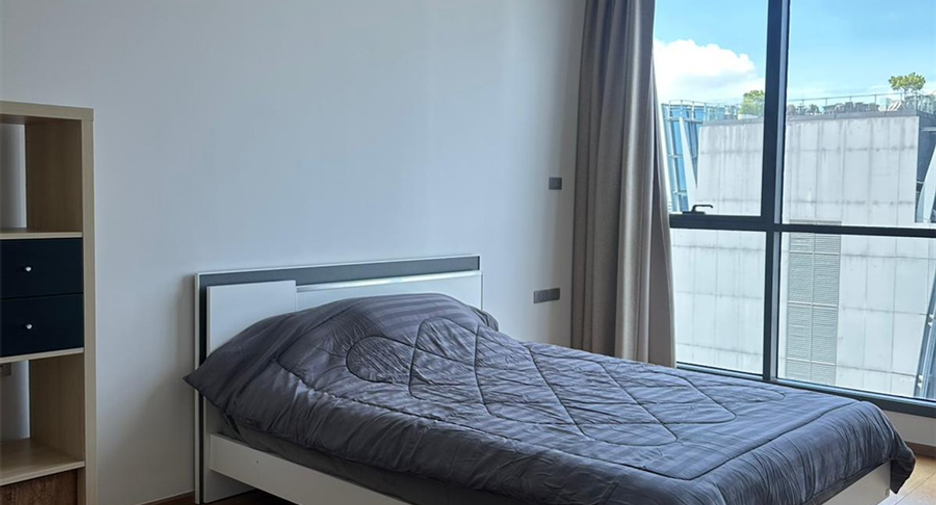 For sale 3 bedrooms condo in Khlong Toei, Bangkok