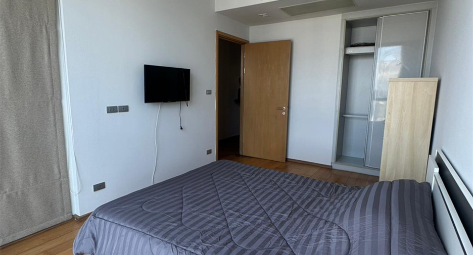 For sale 3 bedrooms condo in Khlong Toei, Bangkok