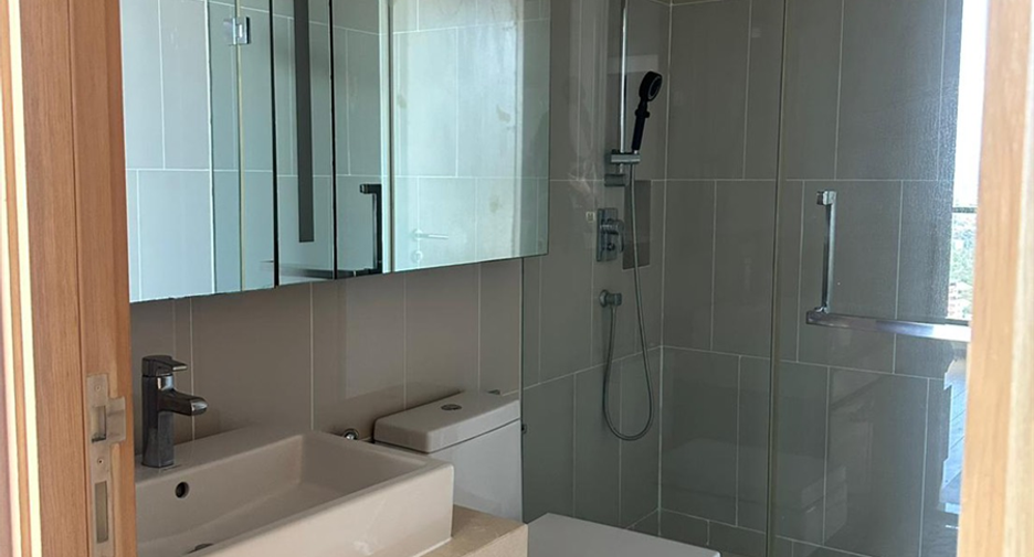 For sale 3 bedrooms condo in Khlong Toei, Bangkok