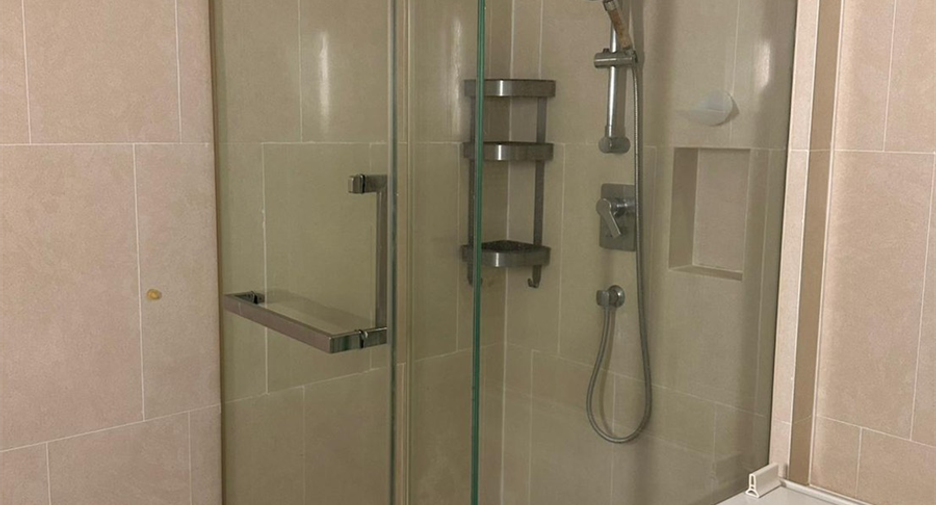 For sale 3 bedrooms condo in Khlong Toei, Bangkok