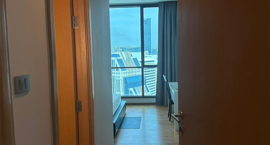 For sale 3 bedrooms condo in Khlong Toei, Bangkok