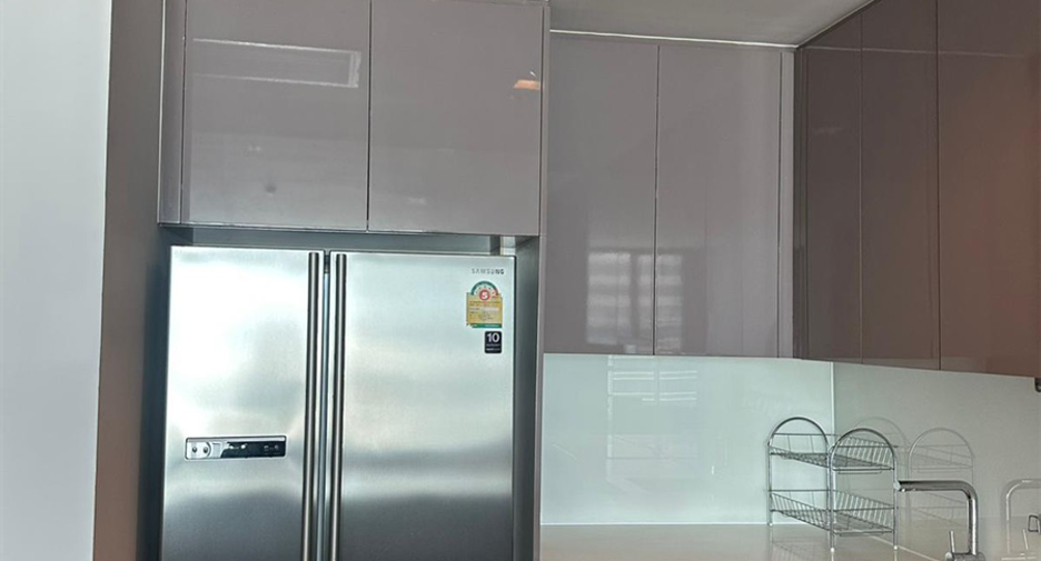 For sale 3 bedrooms condo in Khlong Toei, Bangkok