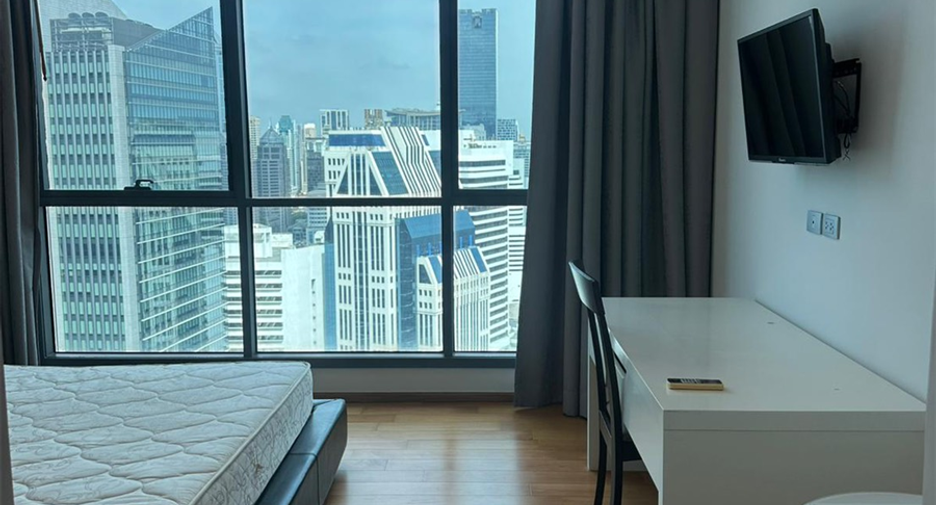 For sale 3 bedrooms condo in Khlong Toei, Bangkok
