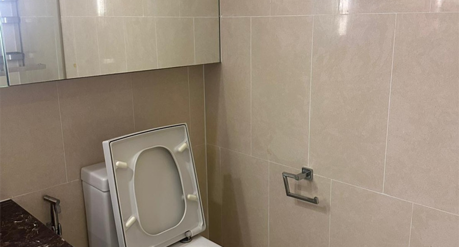 For sale 3 bedrooms condo in Khlong Toei, Bangkok