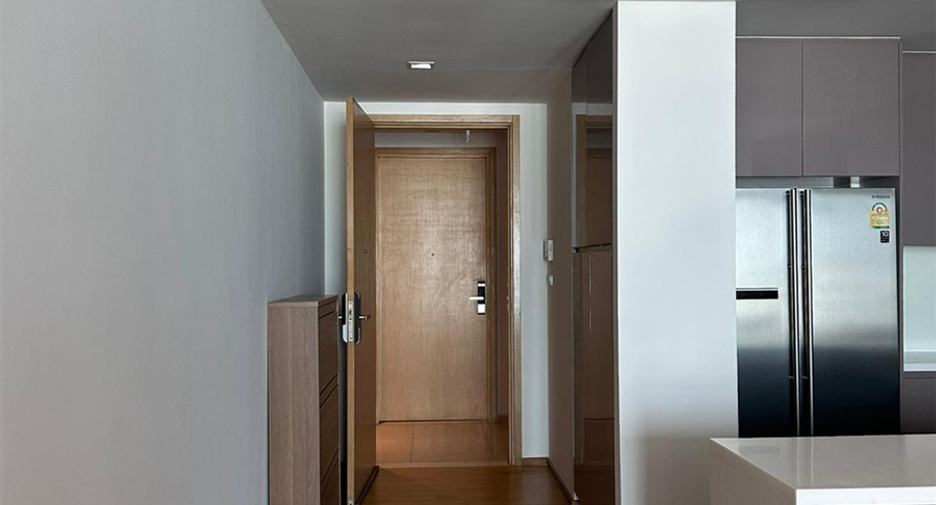 For sale 3 bedrooms condo in Khlong Toei, Bangkok