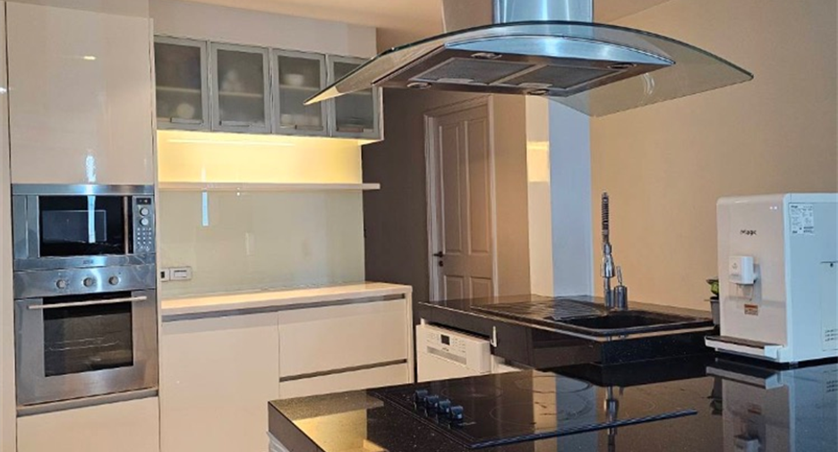 For sale 3 ベッドルーム condo in Pathum Wan, Bangkok