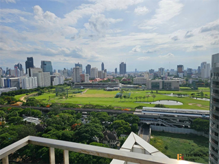 For sale 3 ベッドルーム condo in Pathum Wan, Bangkok