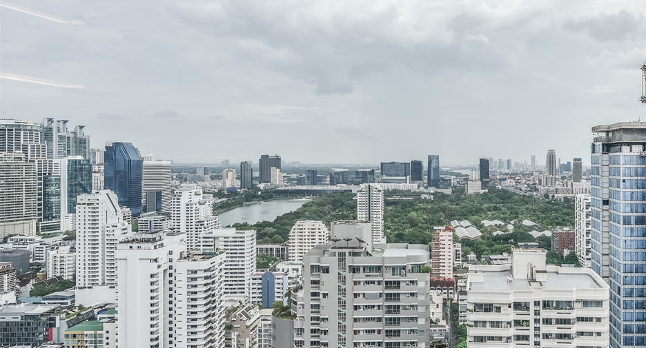 For sale 3 ベッドルーム condo in Khlong Toei, Bangkok