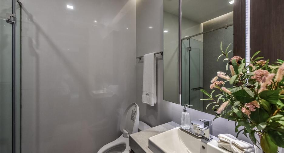 For sale 3 ベッドルーム condo in Khlong Toei, Bangkok