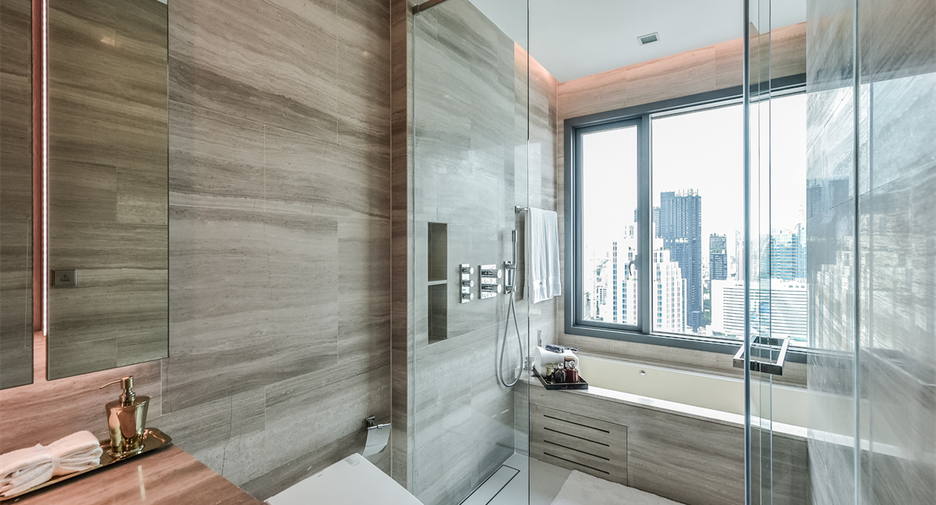 For sale 3 ベッドルーム condo in Khlong Toei, Bangkok
