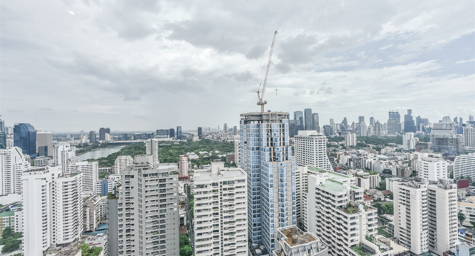For sale 3 ベッドルーム condo in Khlong Toei, Bangkok