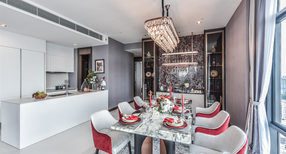 For sale 3 ベッドルーム condo in Khlong Toei, Bangkok