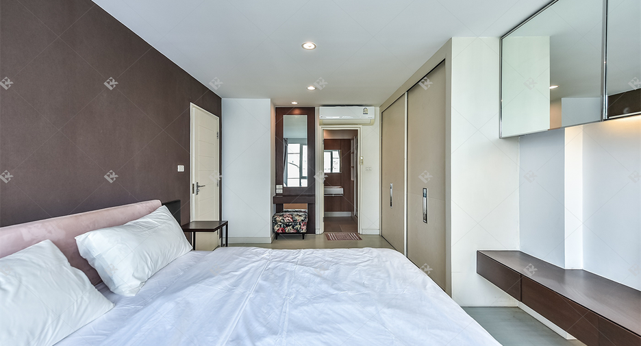 For sale 2 bedrooms condo in Khlong San, Bangkok