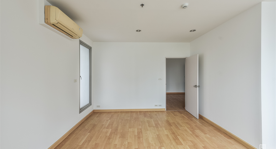 For sale 2 bedrooms condo in Sathon, Bangkok