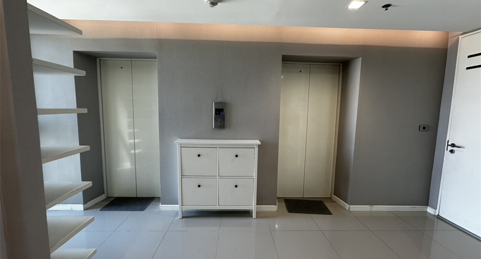 For sale 2 bedrooms condo in Yan Nawa, Bangkok
