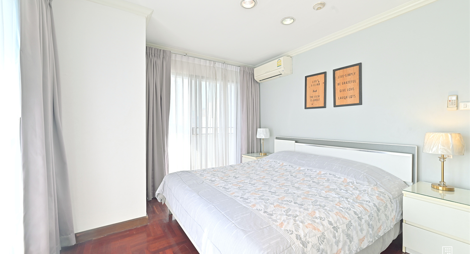 For sale 3 bedrooms condo in Watthana, Bangkok