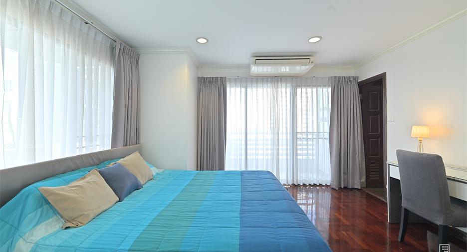 For sale 3 bedrooms condo in Watthana, Bangkok