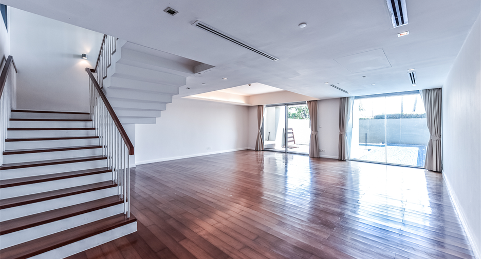 À vendre 4 chambres condo à Si Racha, Chonburi