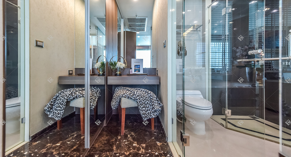 For sale 2 bedrooms condo in Sathon, Bangkok