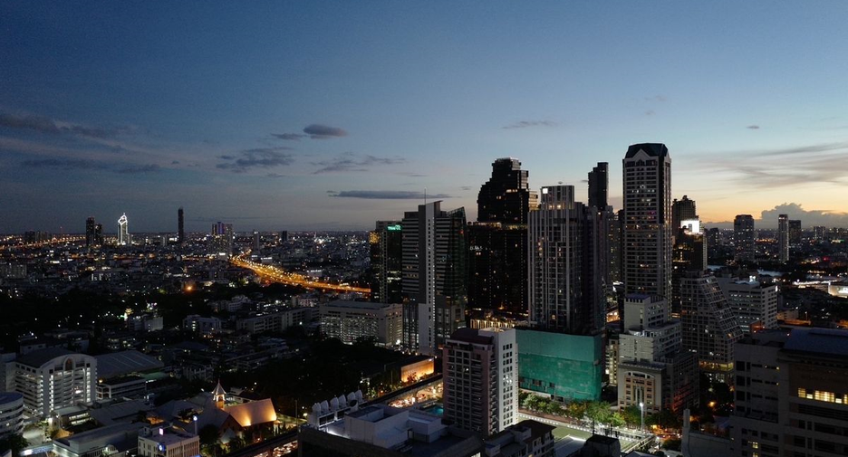 For sale 2 ベッドルーム condo in Sathon, Bangkok
