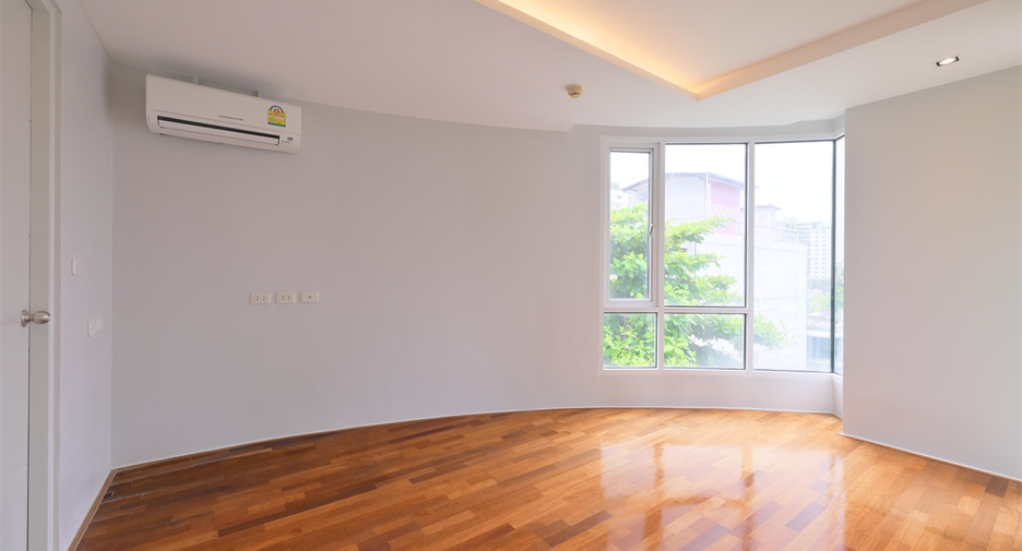 For sale 1 bed condo in Watthana, Bangkok
