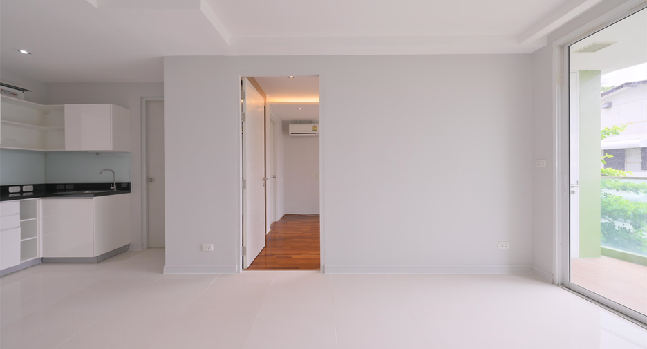 For sale 1 bed condo in Watthana, Bangkok