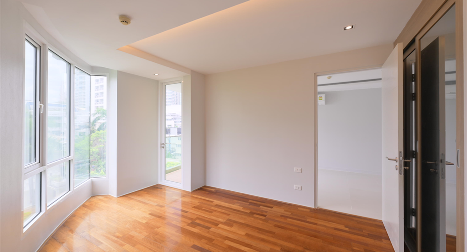 For sale 1 bed condo in Watthana, Bangkok