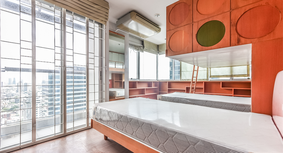 For sale 3 bedrooms condo in Sathon, Bangkok
