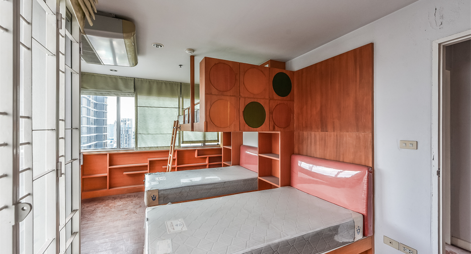 For sale 3 bedrooms condo in Sathon, Bangkok