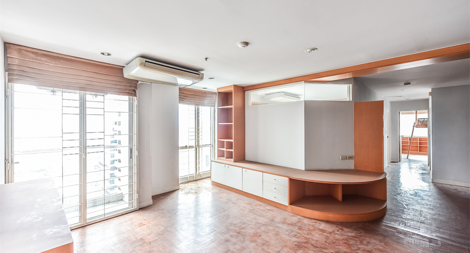 For sale 3 bedrooms condo in Sathon, Bangkok