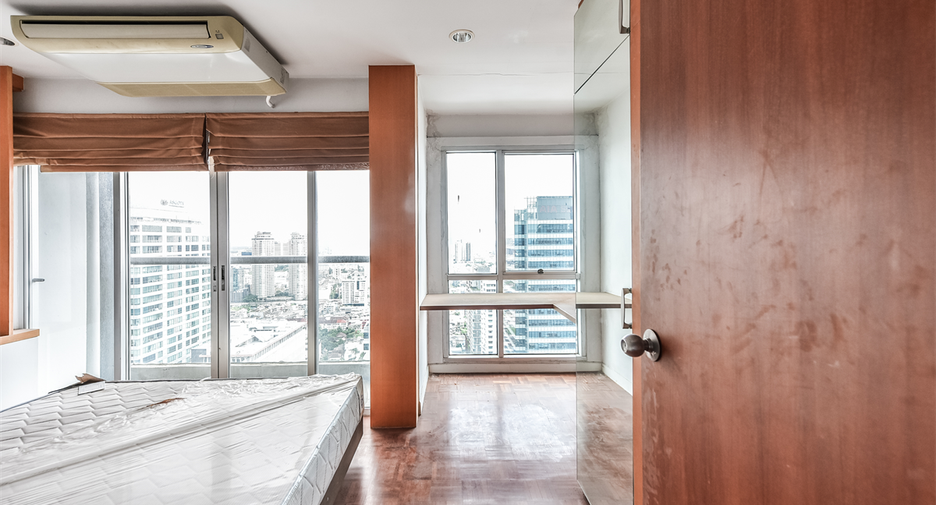 For sale 3 bedrooms condo in Sathon, Bangkok