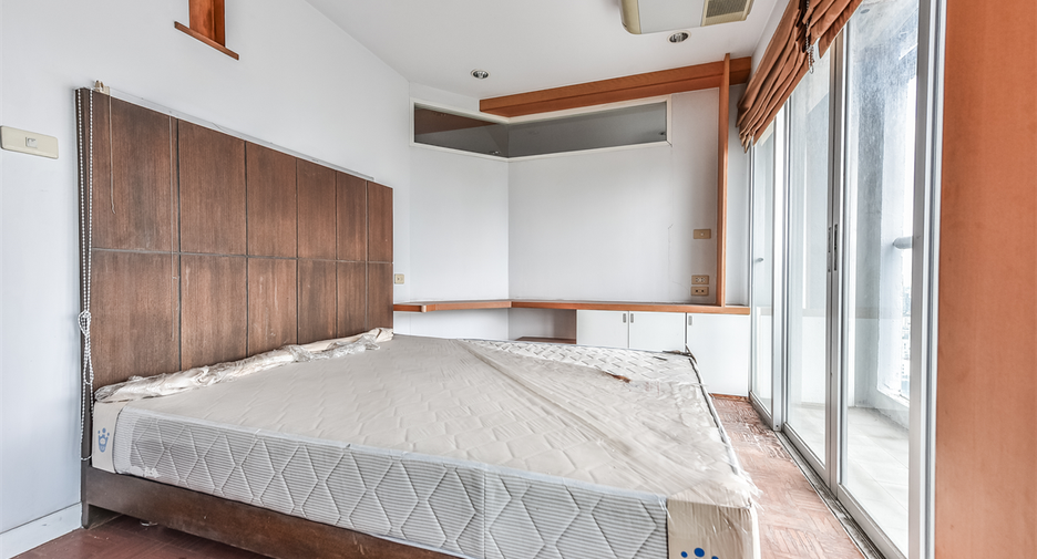 For sale 3 bedrooms condo in Sathon, Bangkok