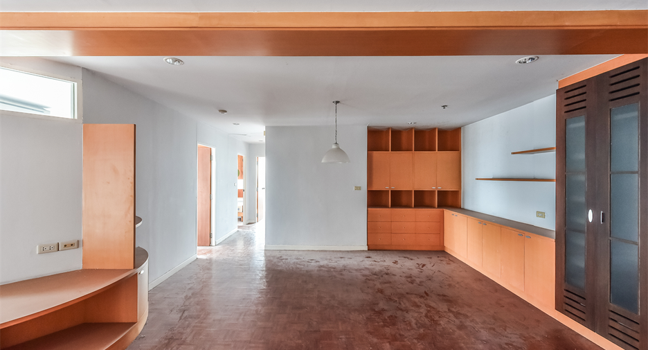 For sale 3 bedrooms condo in Sathon, Bangkok