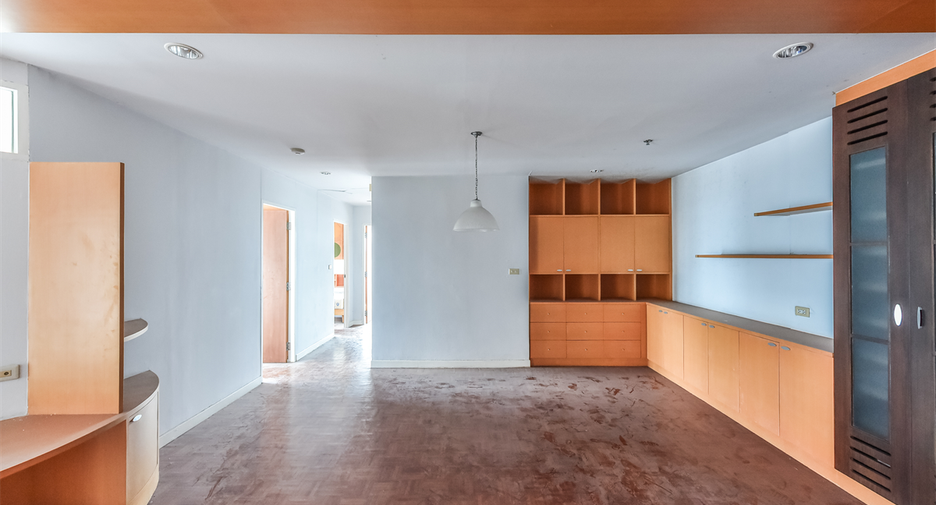 For sale 3 bedrooms condo in Sathon, Bangkok