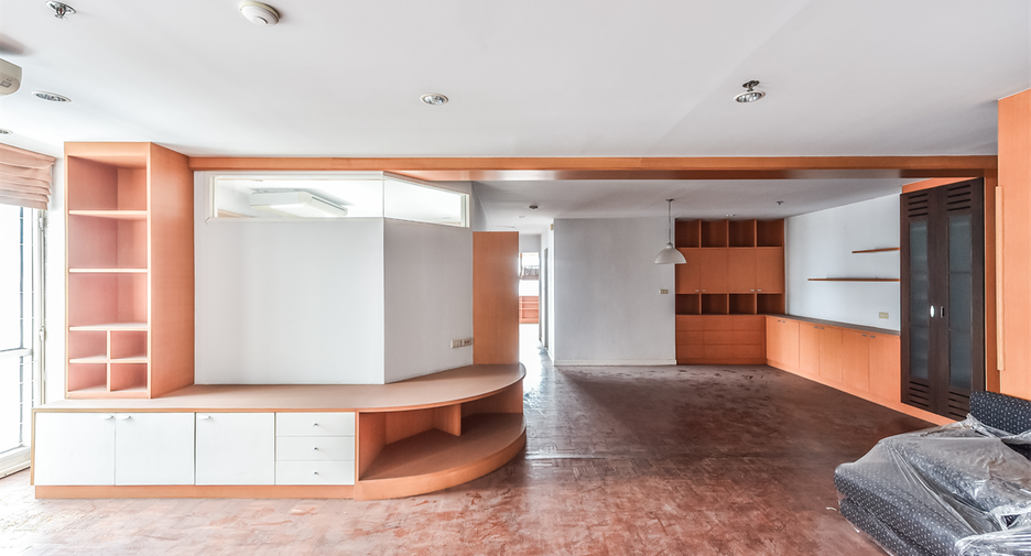 For sale 3 bedrooms condo in Sathon, Bangkok