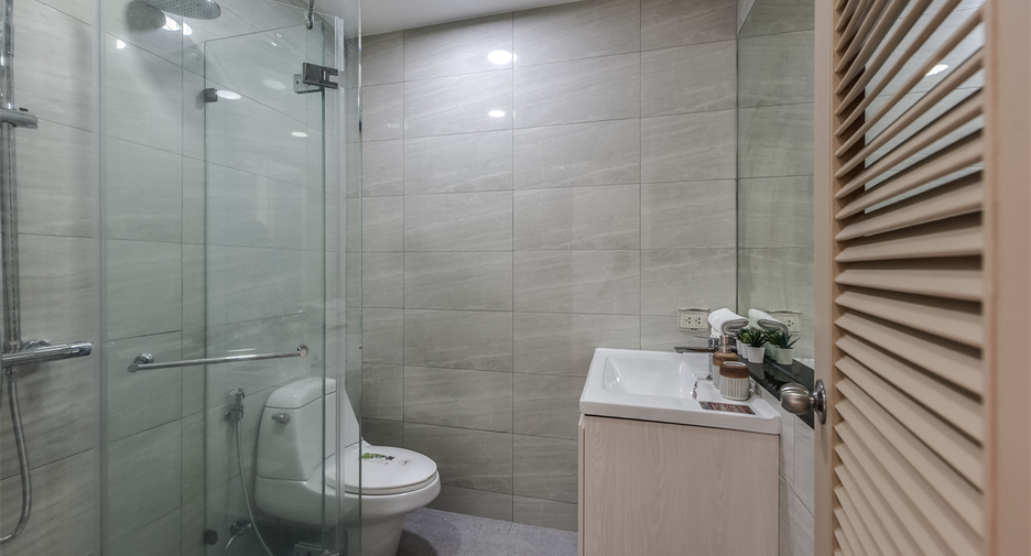 For sale 2 bedrooms condo in Watthana, Bangkok